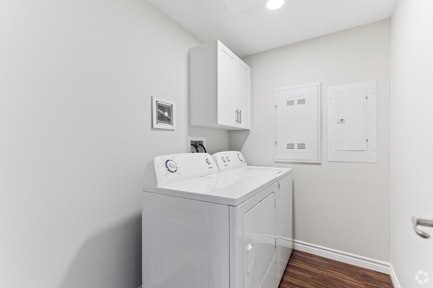 More Photos Of 550 Park Av W, Chatham Apartments For Sale