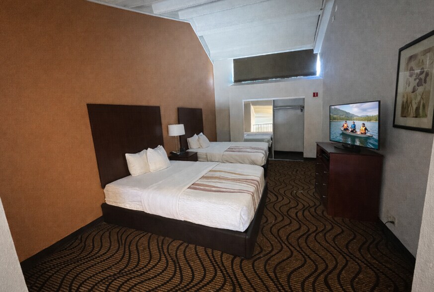 More Photos Of 560 Silverthorne Ln, Silverthorne Hotel For Sale