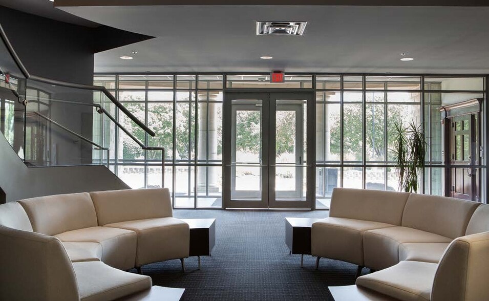 More Photos Of 11350 Tomahawk Creek Pky, Leawood Office For Sale