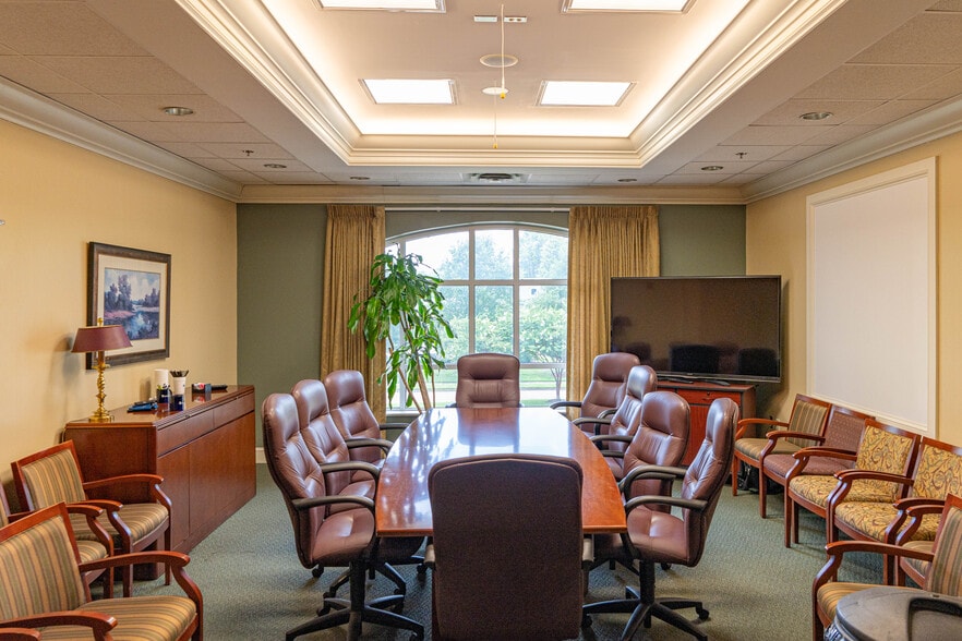 More Photos Of 1600 Highland Colony Pky, Madison Bank For Lease