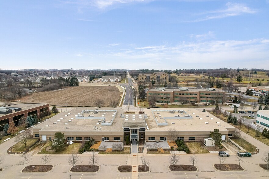 More Photos Of 1117-1125 Deming Way, Madison Office For Lease