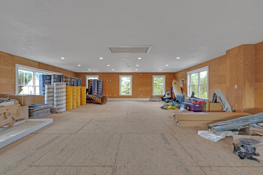 More Photos Of 4 Makepeace Rd, Westford Office Residential For Sale