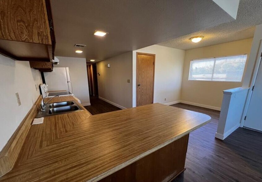 More Photos Of 855 Del Rey Dr, Boulder City Apartments For Sale