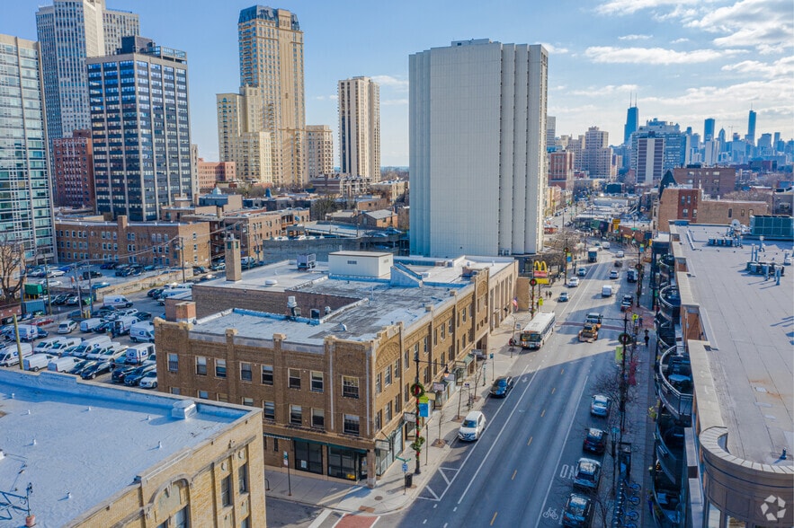 More Photos Of 2653 N Clark St, Chicago Apartments For Lease