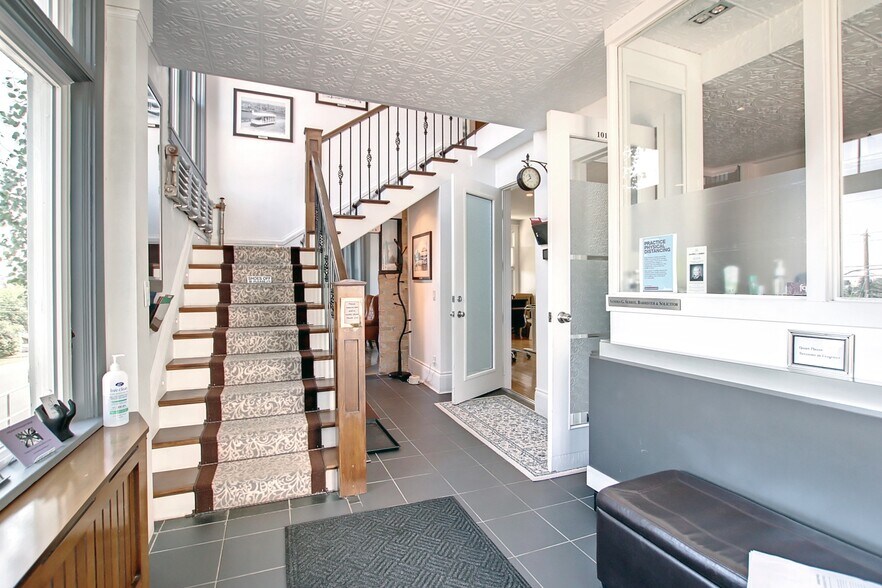 More Photos Of 1909 17th Ave SW, Calgary Office For Sale
