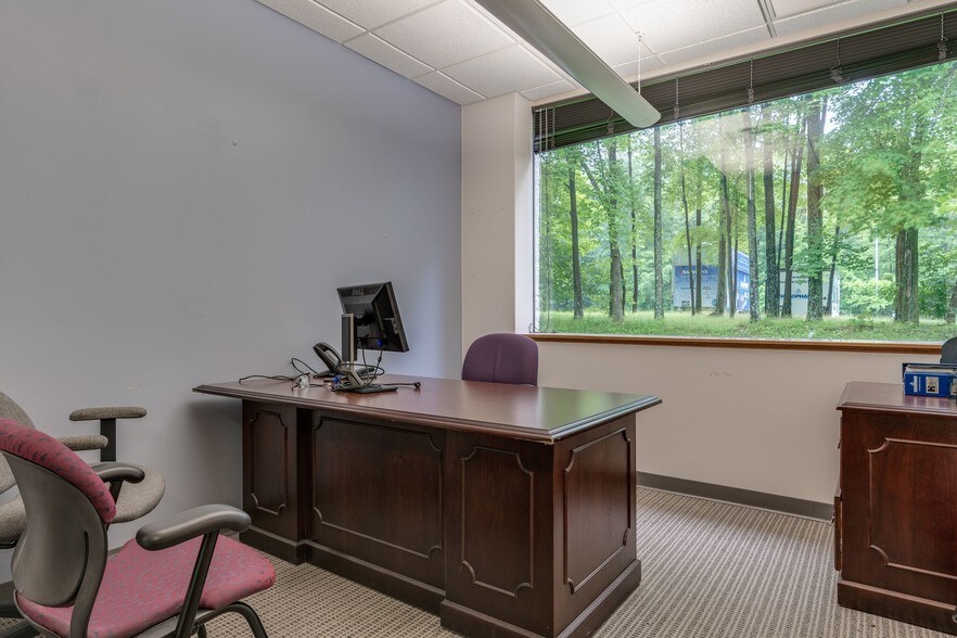 More Photos Of 3825 Columbus Rd, Granville Business Park For Lease