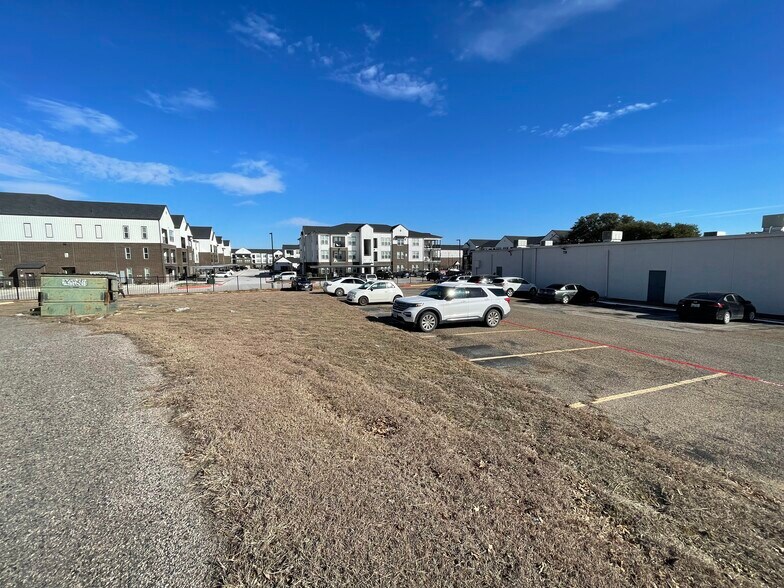 More Photos Of 809 Gallagher Dr, Sherman General Retail For Sale