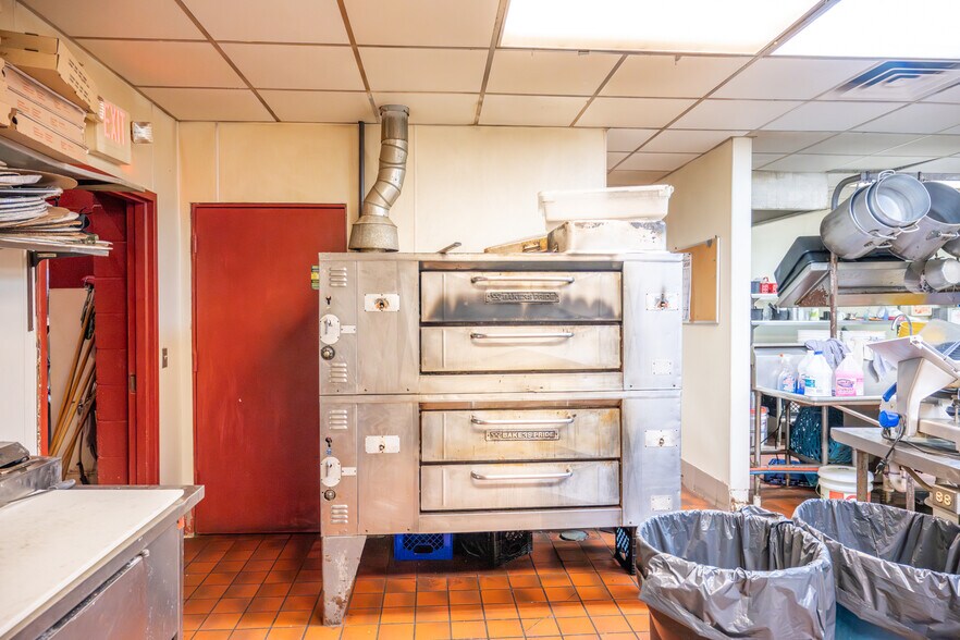 More Photos Of 532 Gateway Ave, Mauston Restaurant For Sale