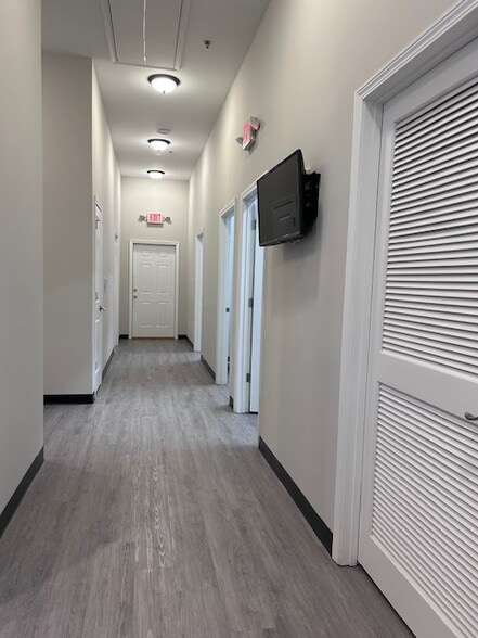 More Photos Of 245-251 River Park Dr, Woodstock Medical For Sale