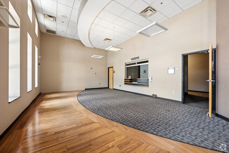 More Photos Of 800 S Tillotson Ave, Muncie Medical For Lease