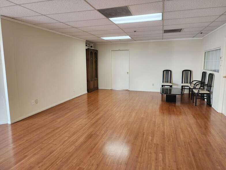 More Photos Of 400 S Glendale Ave, Glendale Unknown For Lease