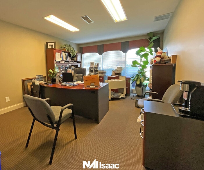 More Photos Of 1316 Versailles Rd, Lexington Office For Sale