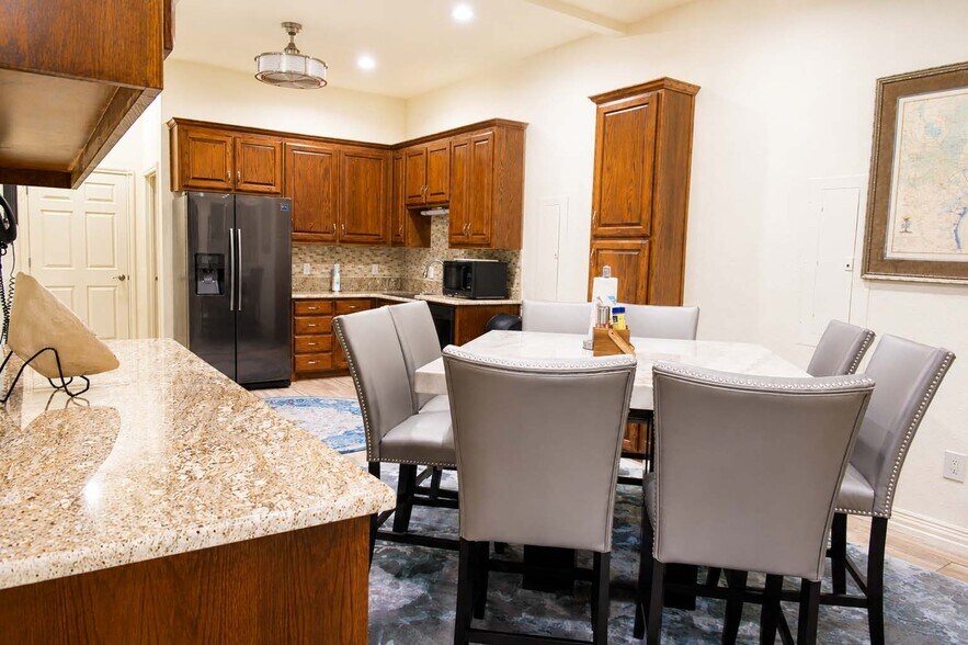 More Photos Of 1821 Harwood Ct, Hurst Office For Sale