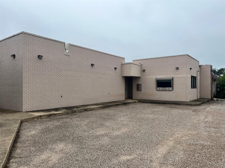 More Photos Of 101 N 4th St, Lometa Daycare Center For Sale