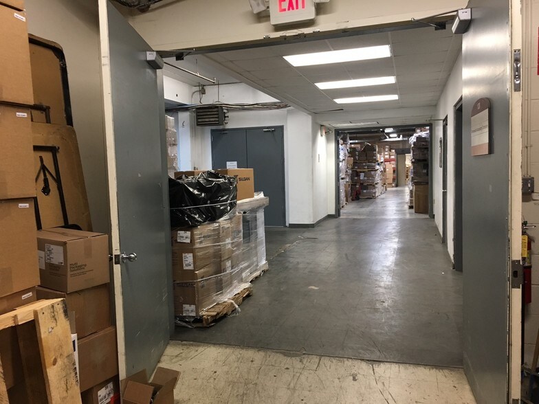 More Photos Of 76 Progress Dr, Stamford Research And Development For Lease