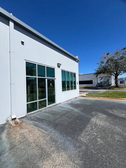 More Photos Of 7362 Futures Dr, Orlando Light Distribution For Lease