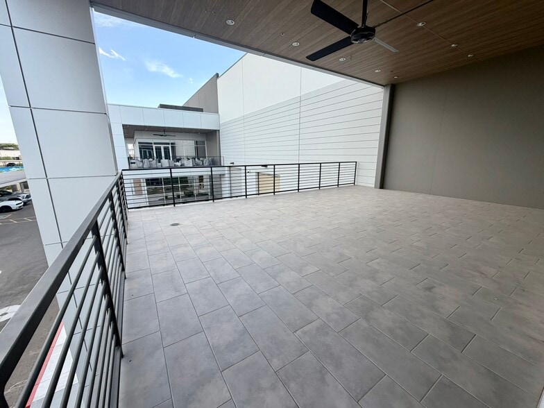 More Photos Of 7333 E Helm Dr, Scottsdale Airplane Hangar For Lease