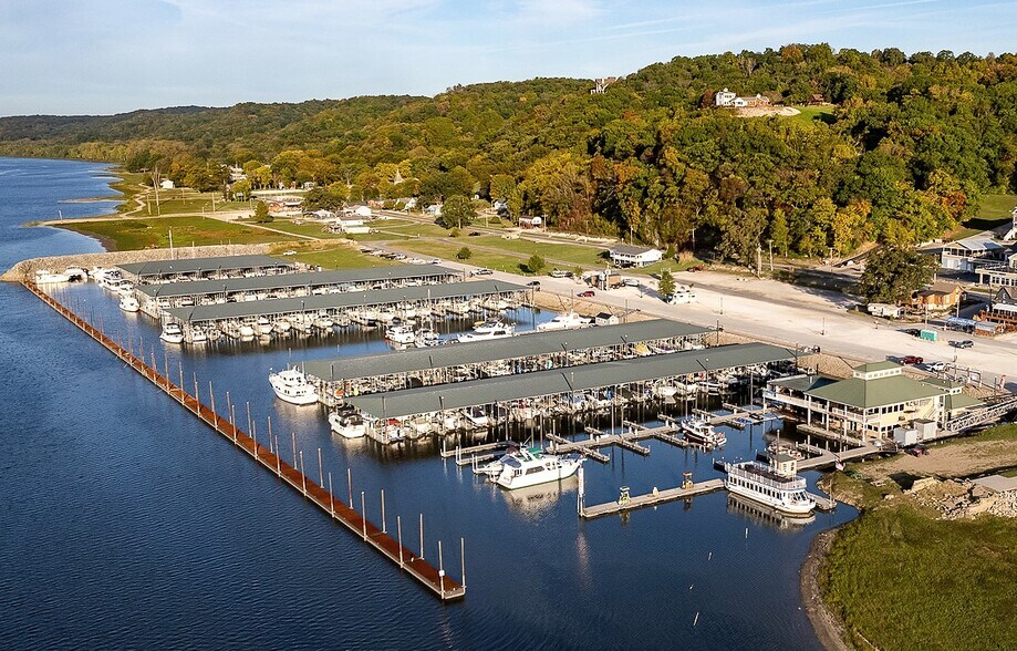 More Photos Of 215 W Water St, Grafton Marina For Sale