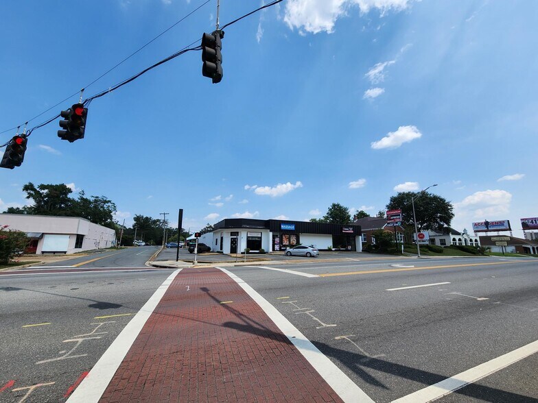More Photos Of 927-931 N Monroe St, Tallahassee Freestanding For Sale