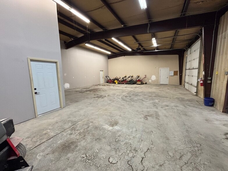 More Photos Of 4155 Gibson Dr, Tipp City Manufacturing For Lease