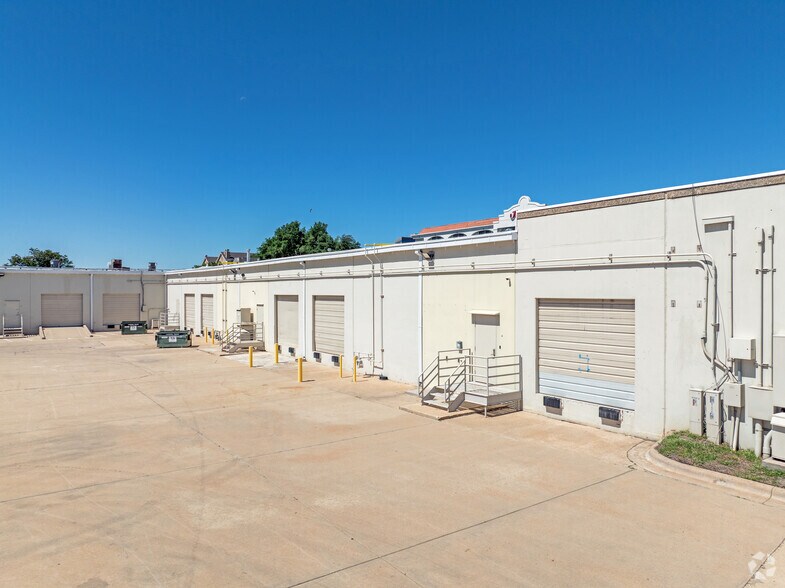 More Photos Of 2157-2191 Woodward St, Austin Unknown For Lease