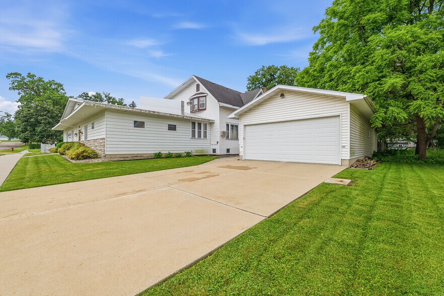 Primary Photo Of 181 S Main St, Markesan Office Residential For Sale