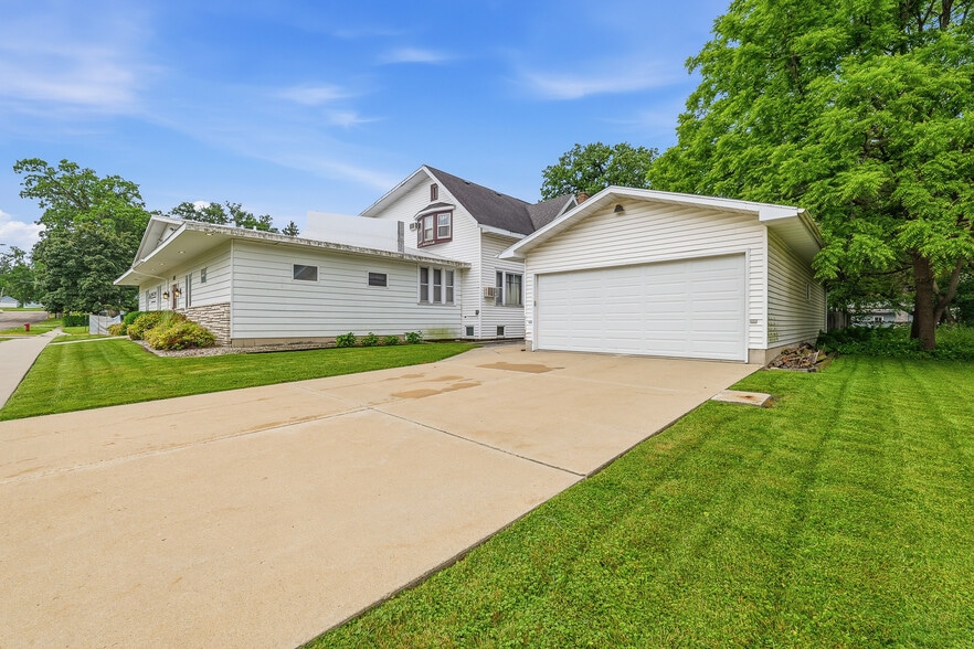 Primary Photo Of 181 S Main St, Markesan Office Residential For Sale