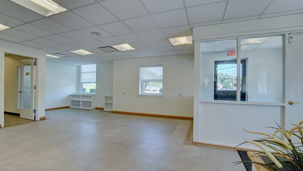 More Photos Of 2 Kings Hwy, Middletown Medical For Lease