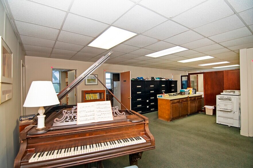 More Photos Of 207 S Heber St, Beckley Office For Sale