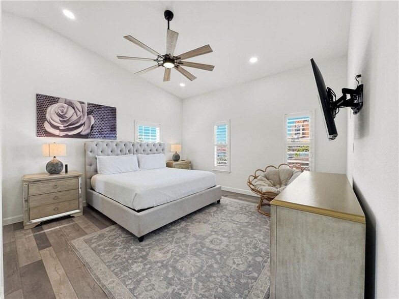 More Photos Of 1601 Ocean Dr, Corpus Christi Apartments For Sale