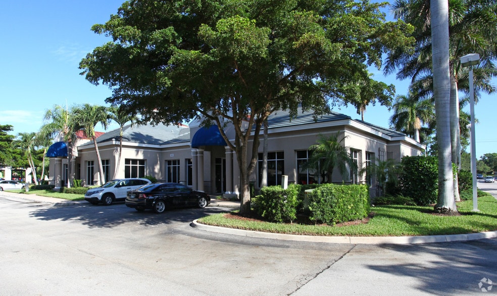 More Photos Of 840 111th Ave N, Naples Medical For Lease