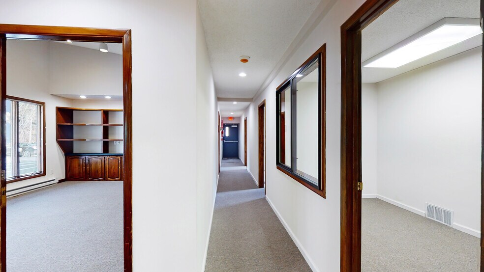 More Photos Of 220 Silver Lake Rd, Dingmans Ferry Office For Sale