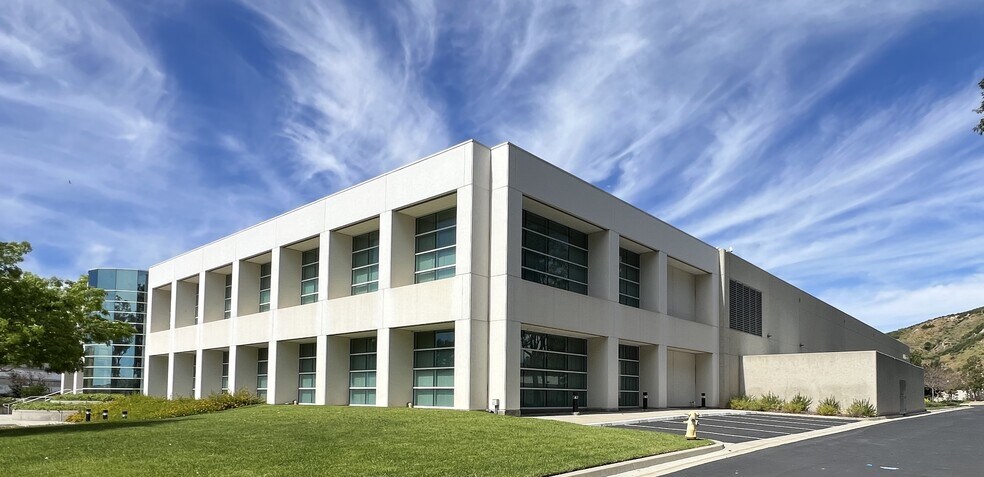 More Photos Of 2674 W Westhills Ct, Simi Valley Manufacturing For Lease
