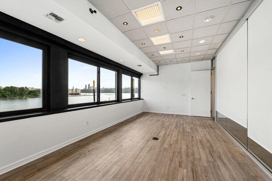 More Photos Of 115 River Rd, Edgewater Restaurant For Lease