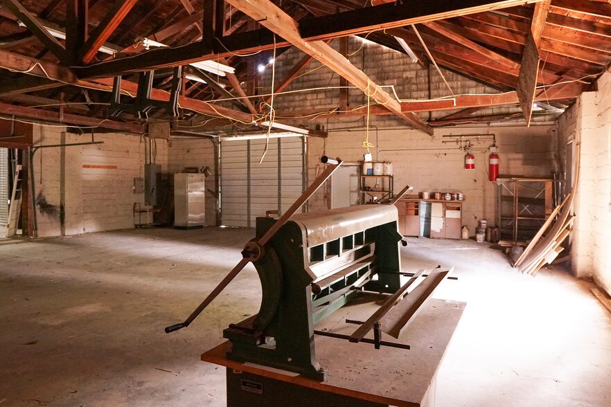 More Photos Of 217 Sparkman St SW, Hartselle Warehouse For Sale