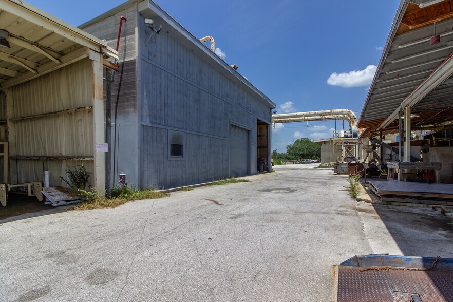 More Photos Of 310 Cypress Rd, Ocala Manufacturing For Lease
