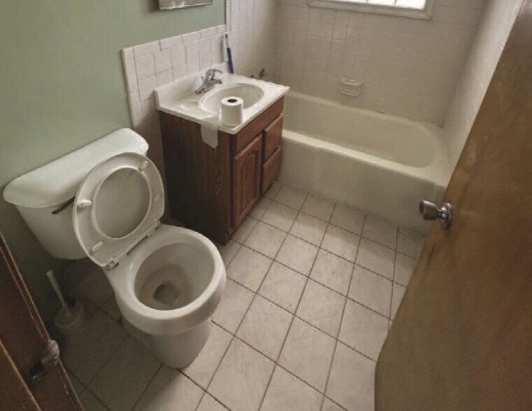 More Photos Of 17933 Torrence Ave, Lansing Multifamily For Sale