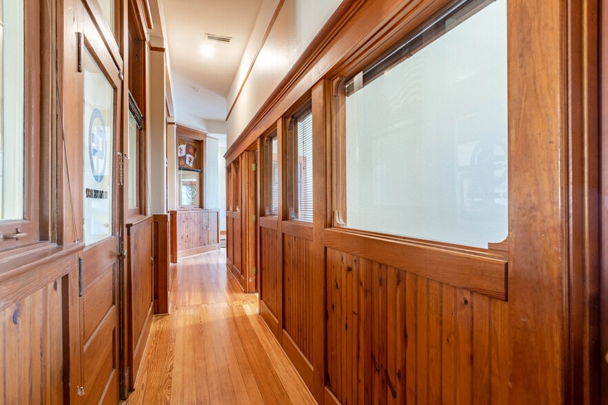 More Photos Of 131 E Exchange Ave, Fort Worth Office Residential For Lease