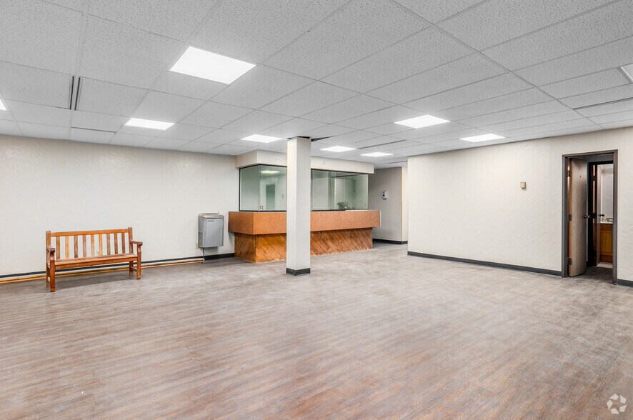 More Photos Of 2801 Parklawn Dr, Midwest City Medical For Lease