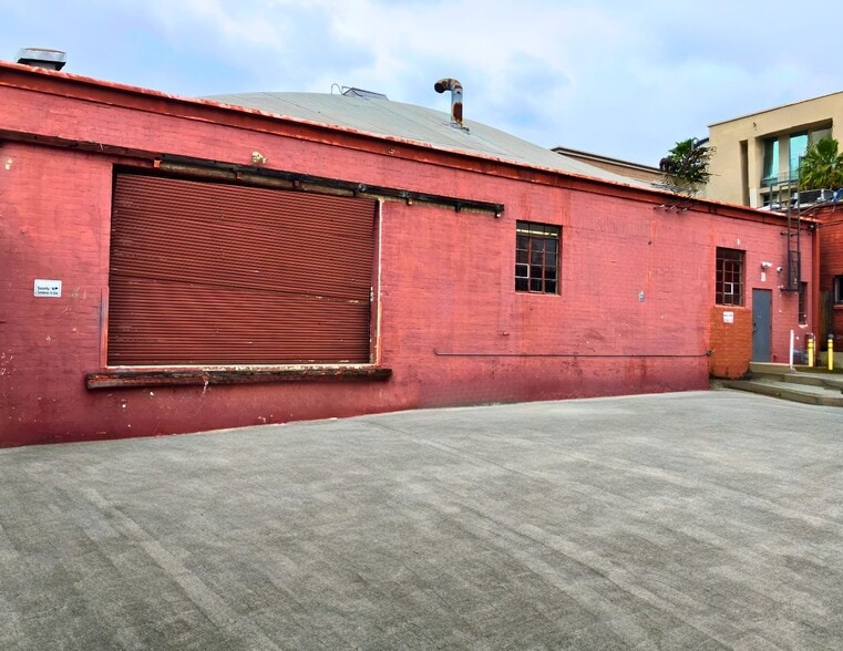 More Photos Of 72 E Palm Ave, Burbank Showroom For Lease