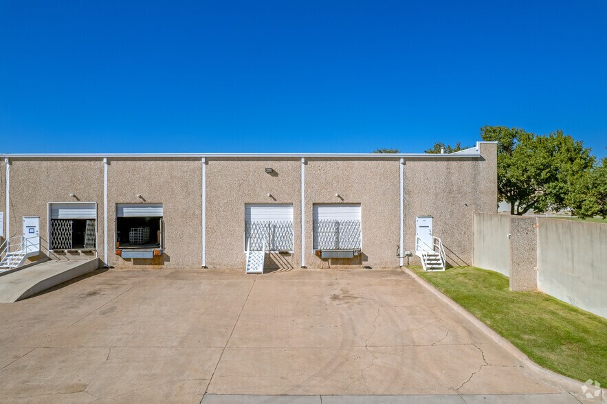 More Photos Of 602-630 E Avenue K, Grand Prairie Warehouse For Lease