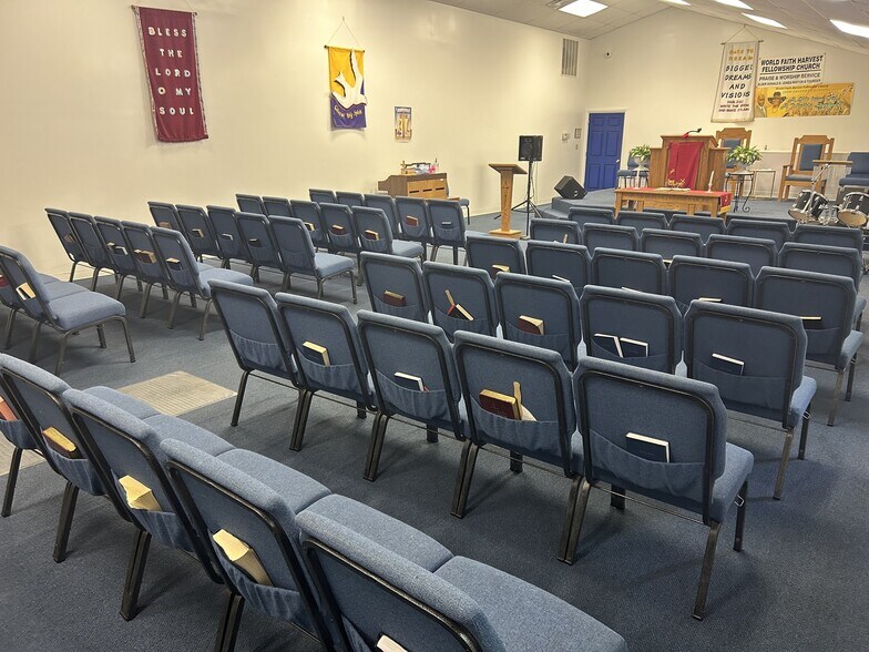 More Photos Of 10456 Pippin Rd, Cincinnati Office For Sale