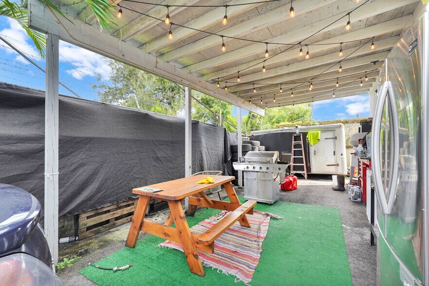 More Photos Of 9621 NW 27th Ave, Miami Office For Sale