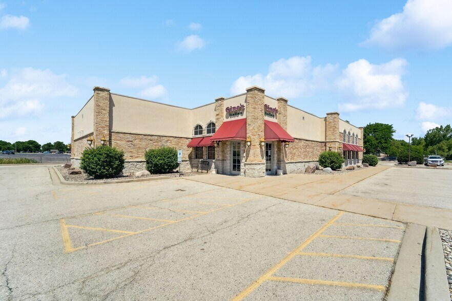 More Photos Of 584 W Johnson St, Fond Du Lac Restaurant For Sale
