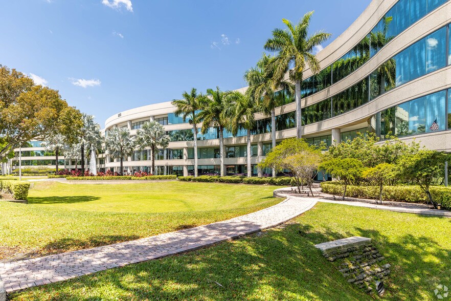 Primary Photo Of 2255 Glades Rd, Boca Raton Office For Lease