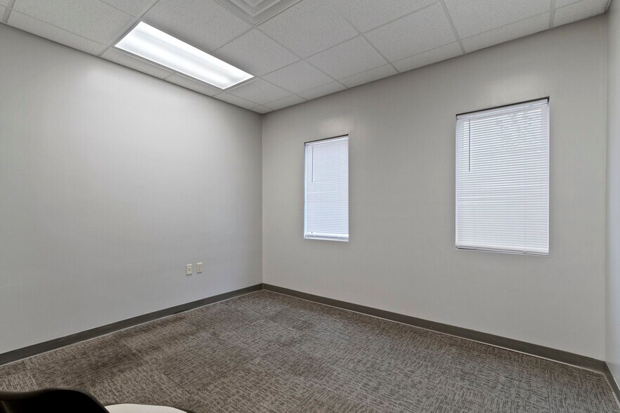 More Photos Of 2134 Holiday Ln, Franklin Medical For Sale