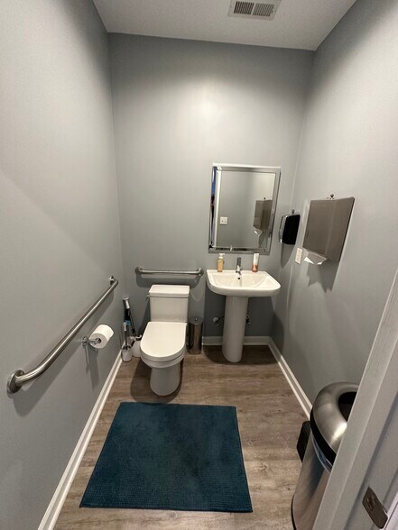 More Photos Of 8226 Village Harbor Dr, Cornelius Office For Lease