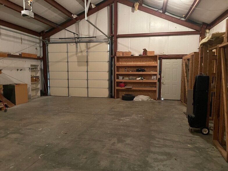 More Photos Of 1808 Clark St, Carterville Light Distribution For Sale