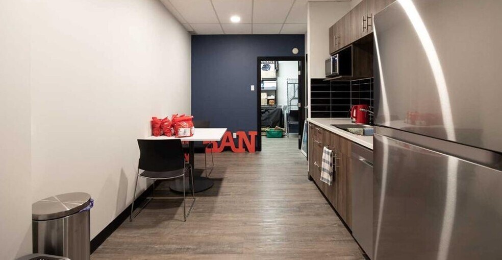 More Photos Of 8026 Franklin Av, Fort McMurray Office For Sale