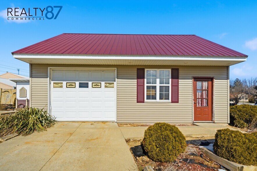 More Photos Of 4659 Highway 13, Central City Restaurant For Sale